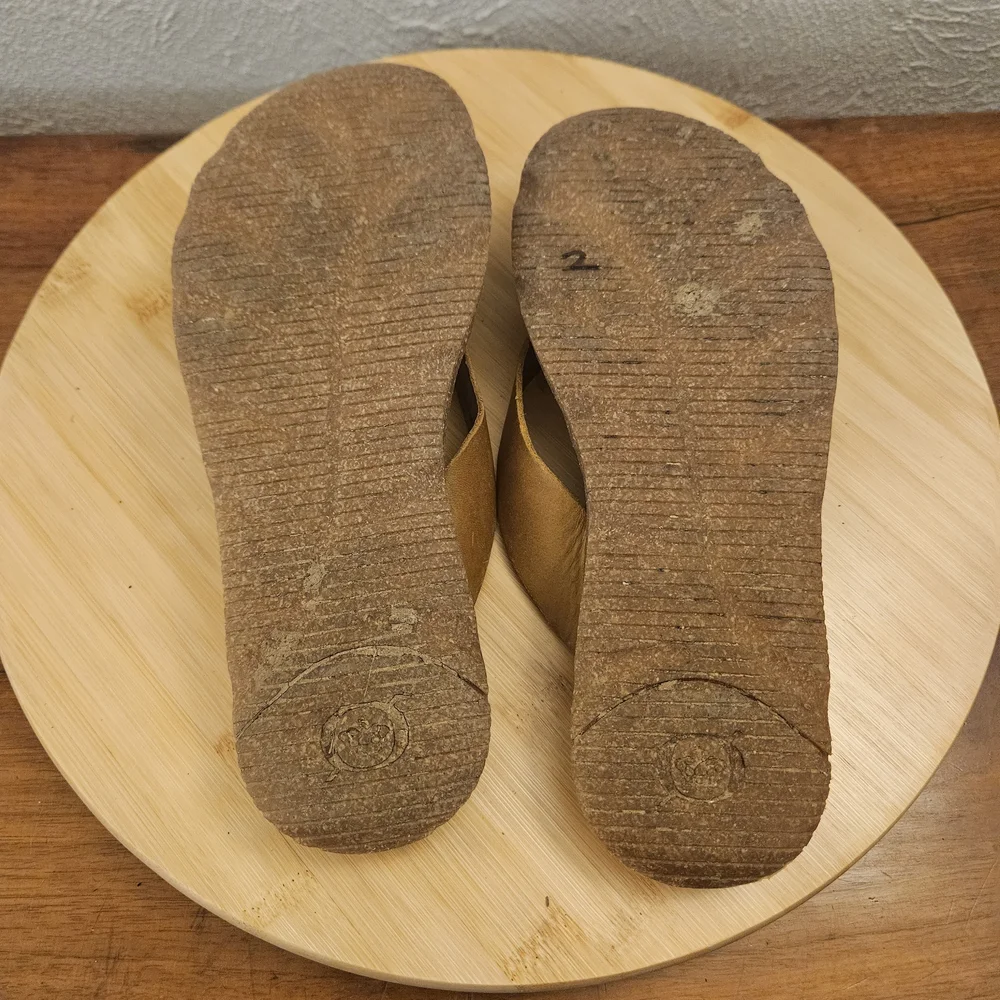 Born Basics Womens Slip On‎ Flip Flops Brown Leather Rhinestones Comfort Size 6